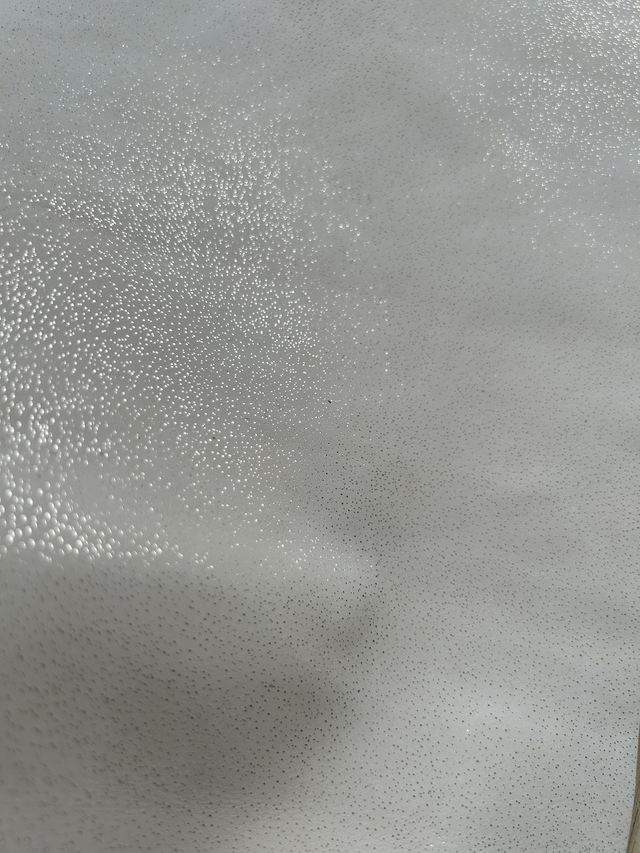 Chute de cuir beige pois doré