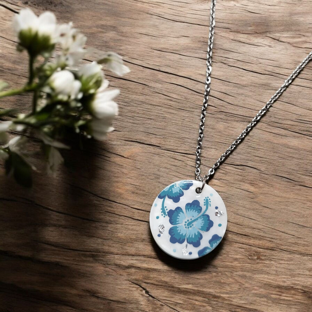 Collier dessiné Flora acier inoxydable bleu nacre