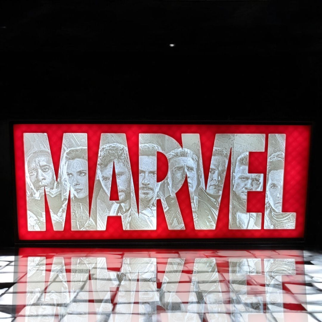 Lampe 3D Marvel LED - L’univers des super-héros prend vie ! 