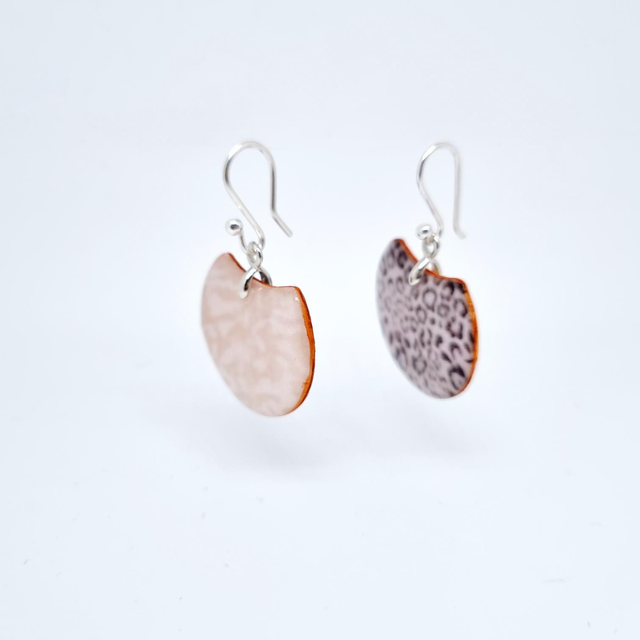 Boucles d&#039;oreilles marron beige 