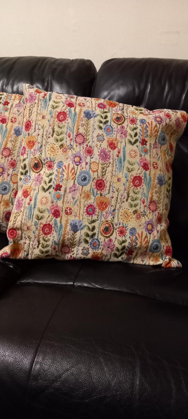 Tapestry 18" Cushion 