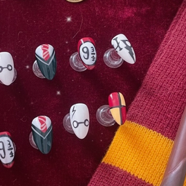 ✨ Press-On Nails – Gryffondor 🦁✨