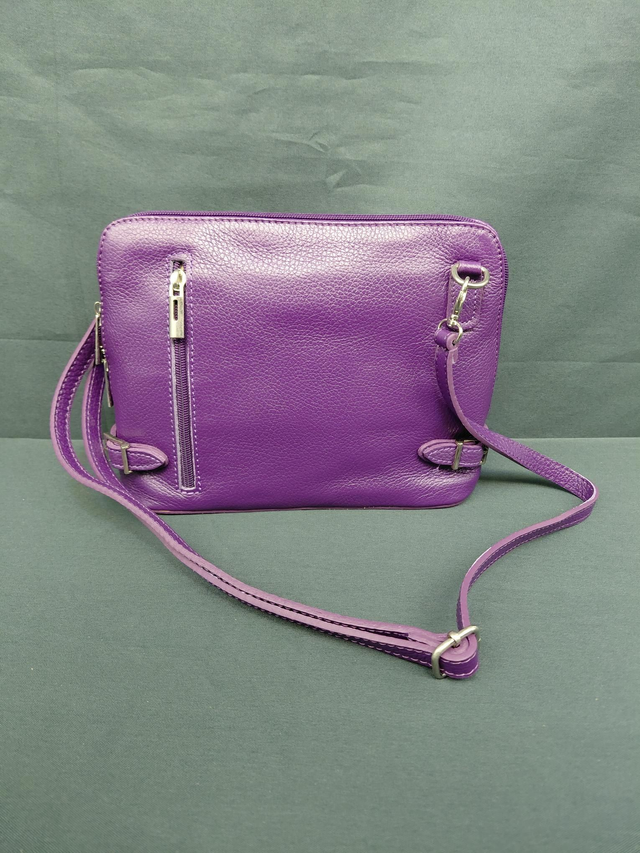 Petit sac en cuir couleur violet 
