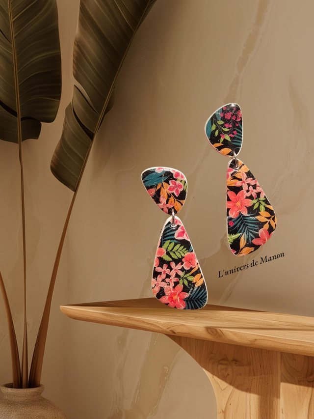 Boucle d&#039;oreille fleurie 