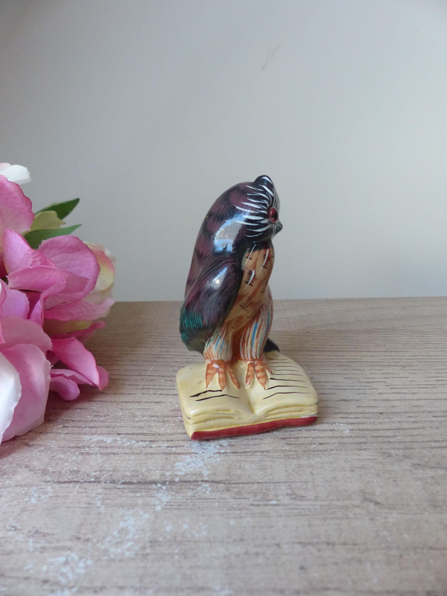 Ancienne figurine hibou savant sur livre peint à la main, Hibou gardien du savoir connaissance, décoration bureau bibliothèque