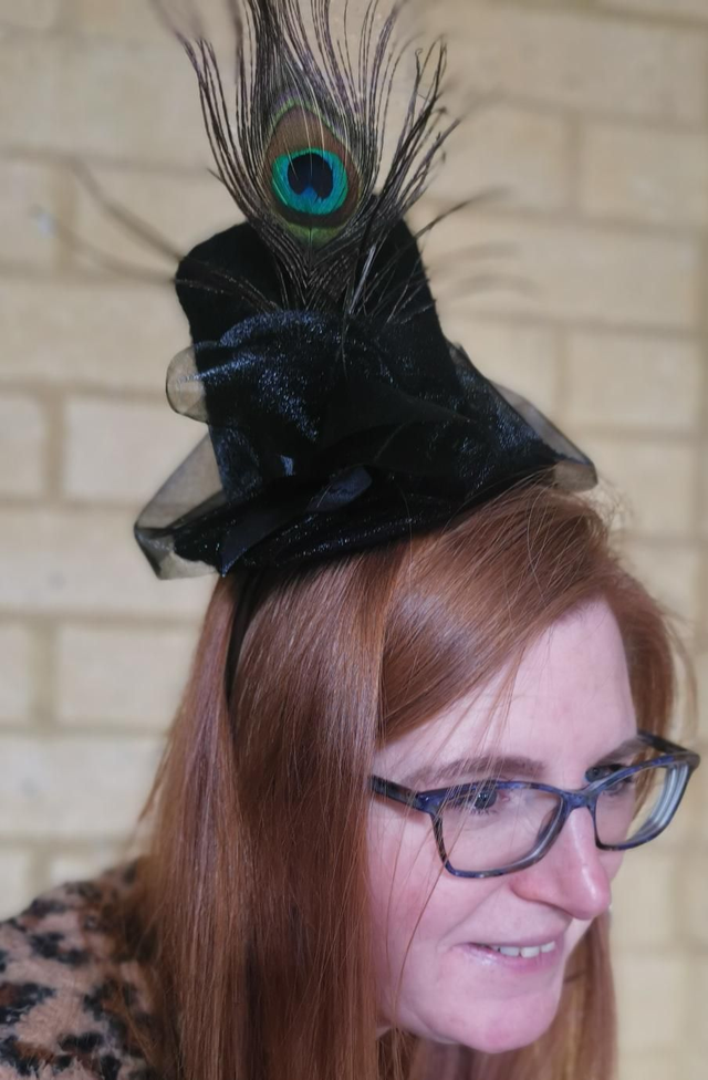Top hat fascinator 