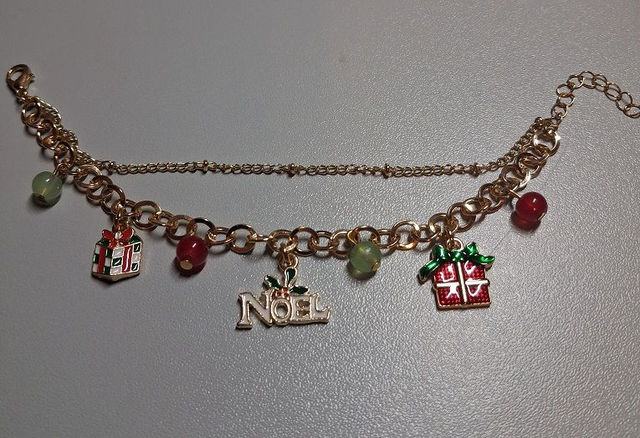 Bracelet de Noël – acier inoxydable doré & breloque au hasard – Bijou festif