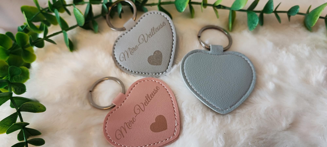 Porte clé cœur en simili cuir