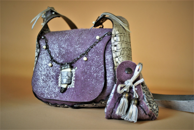 Petit sac et bourse en peau et cuir rose violacé