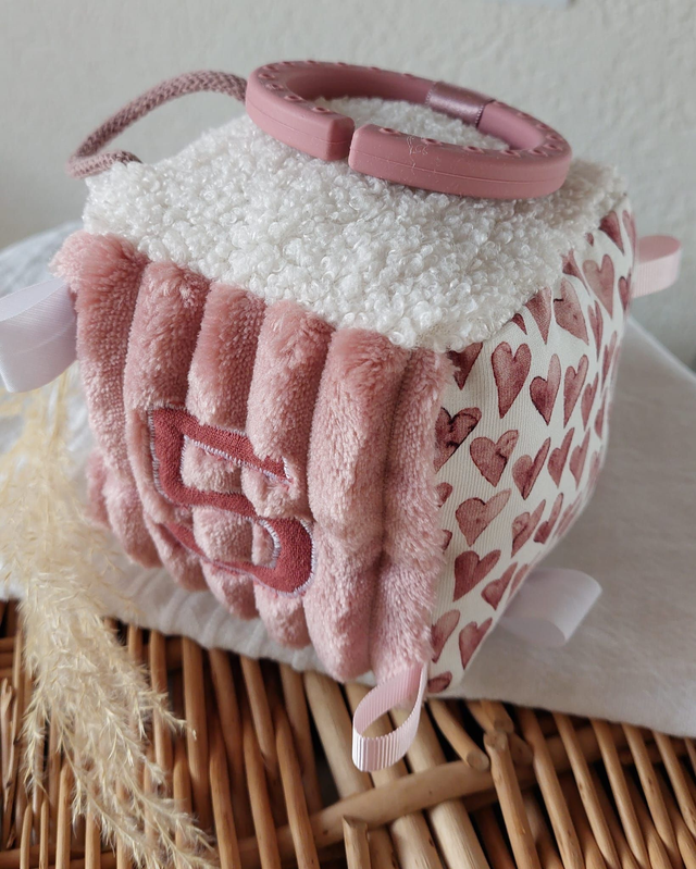 Cube d'éveil sensoriel  