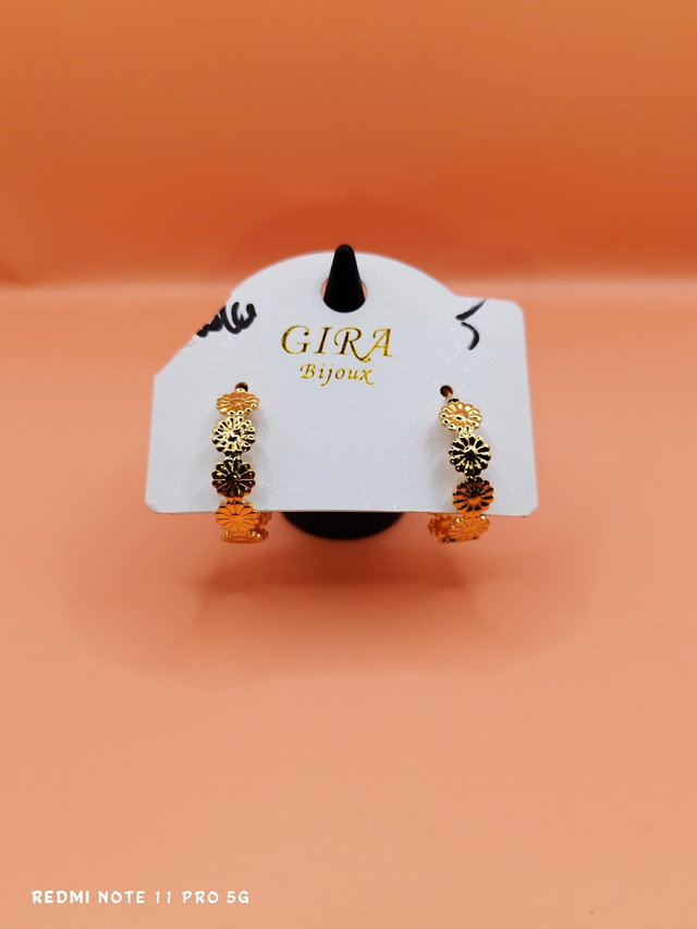 Créoles Dorées Fantaisie à Fleurs – GIRA Bijoux