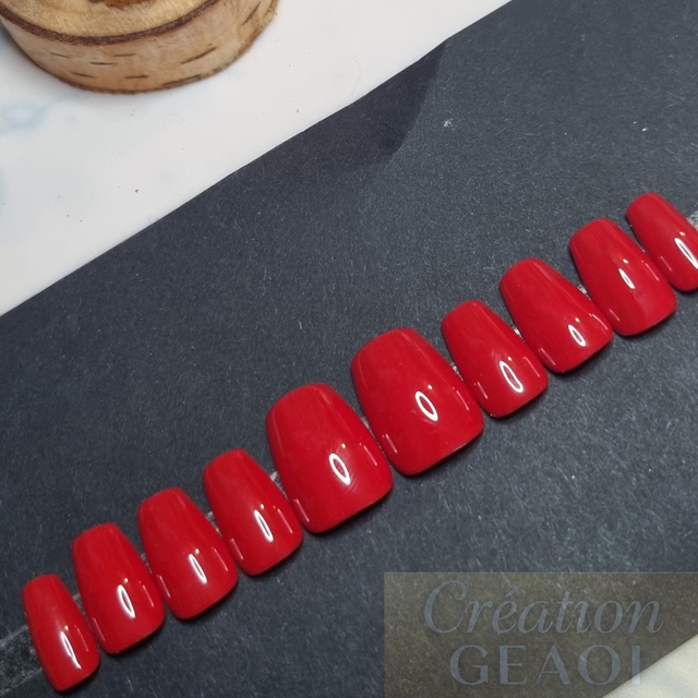 Kat red little coffin xs créer sur commande délai de 7jours ouvrable