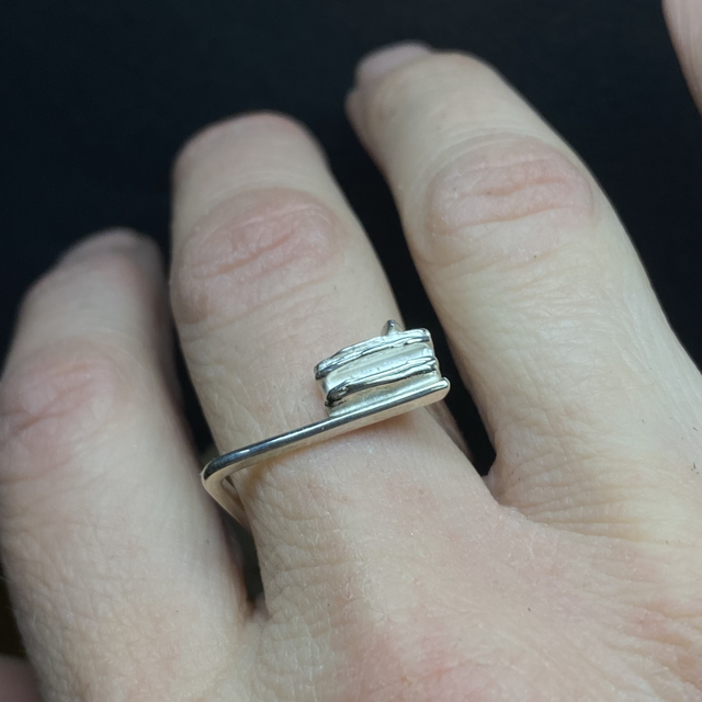 J990 ANELLO QUADRO FRAMMENTO DI BETON