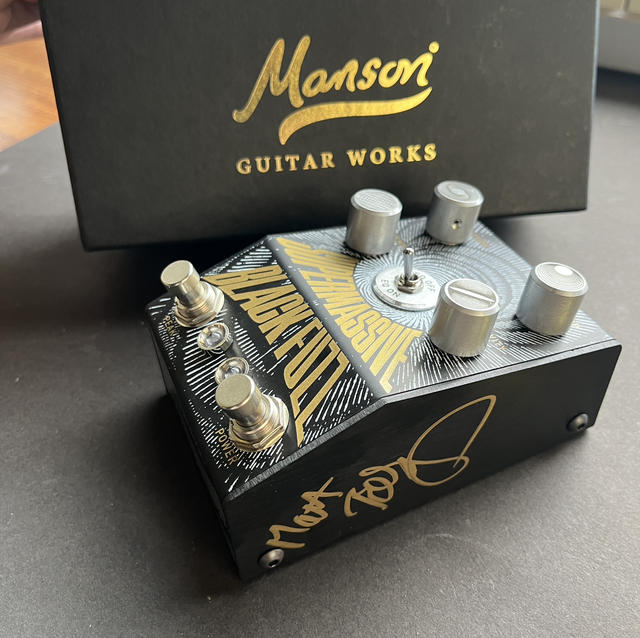 AUTOGRAPHED BY MATT BELLAMY (Muse) 2025 Manson Supermassive Black Fuzz (#5... of 100) + ALL Case Candy