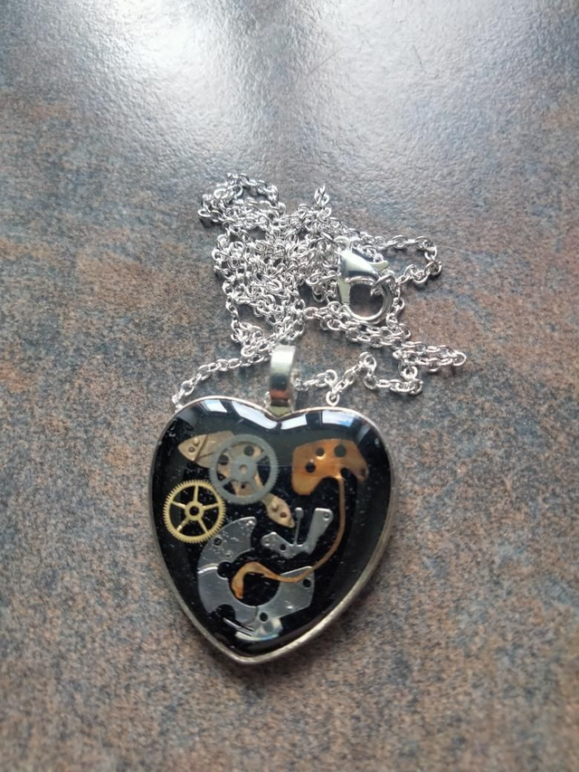 Pendentif steampunk forme coeur couleur argent 