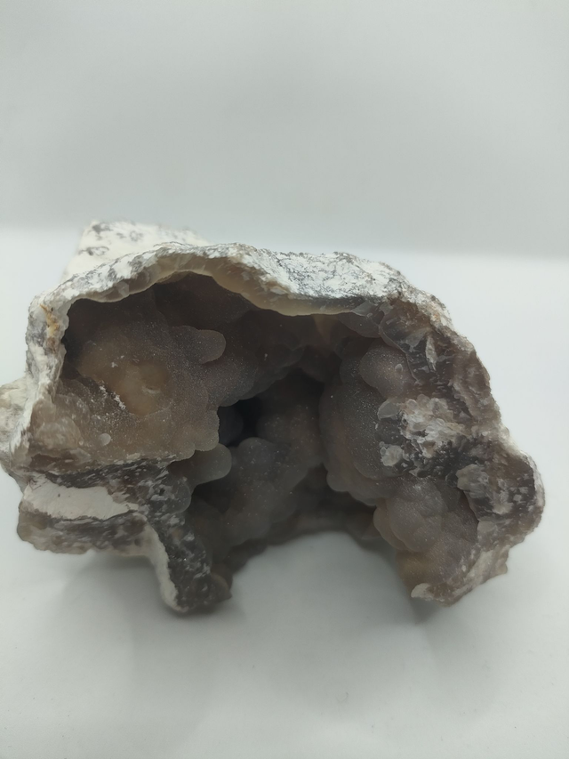DEMI GEODES DE CALCEDOINE NOIR  255gr