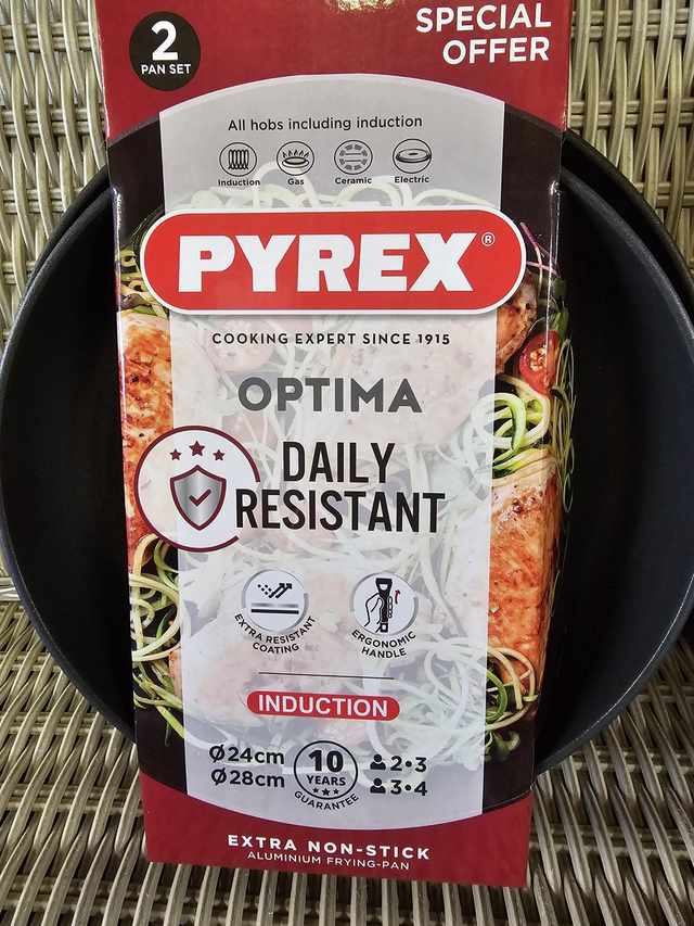 Pyrex 2 piece frying pan set
