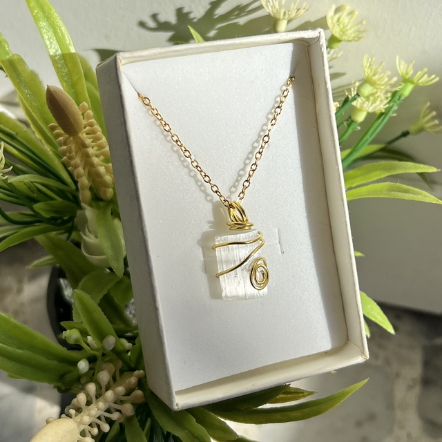 COLLANA CON PENDENTE : selenite grezza , prov : Messico 🇲🇽 , acciaio inox 