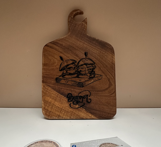 Planche en chêne rustique graver &quot;Burger &quot;