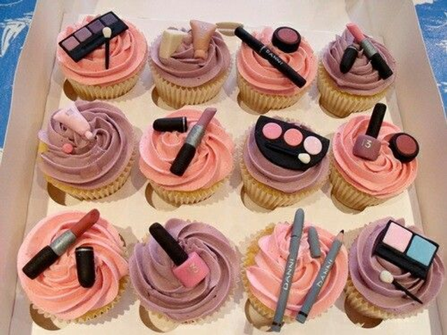 Makeup cupcakes 