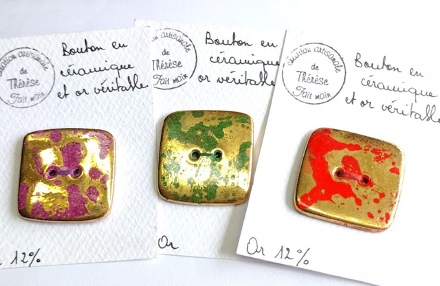 Bouton carré couleur et or