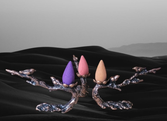 Porte-Encens Cône à Refoulement Envolée d'Oiseaux : Élégance et Sérénité !