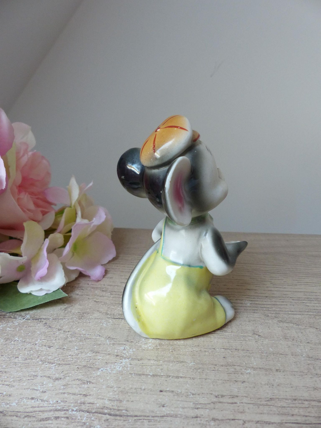 Vintage figurine souris en céramique aux grands yeux, petite souris anthropomorphe, souris groom d'hôtel, portier, bagagiste, réceptionniste