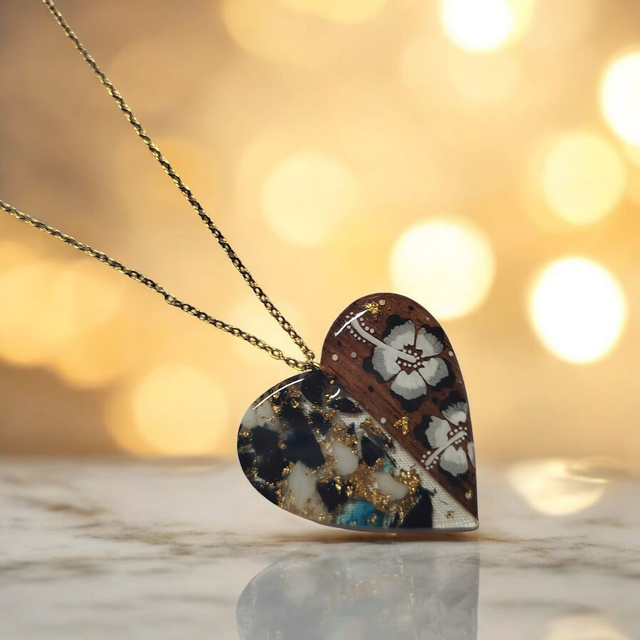 Collier dessiné Flora acier inoxydable noir blanc bleu bi matière