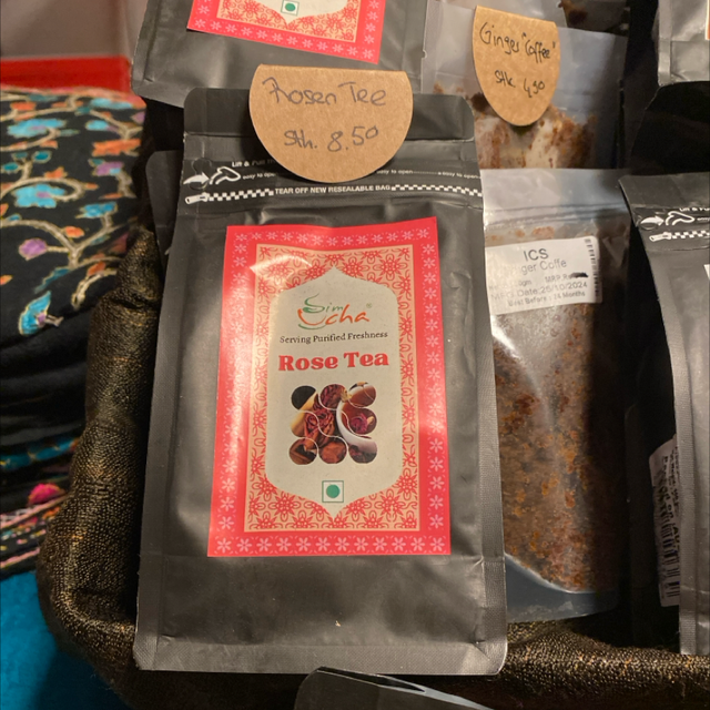 Rosentee 100g (Schwarztee mit Rosenblüten)