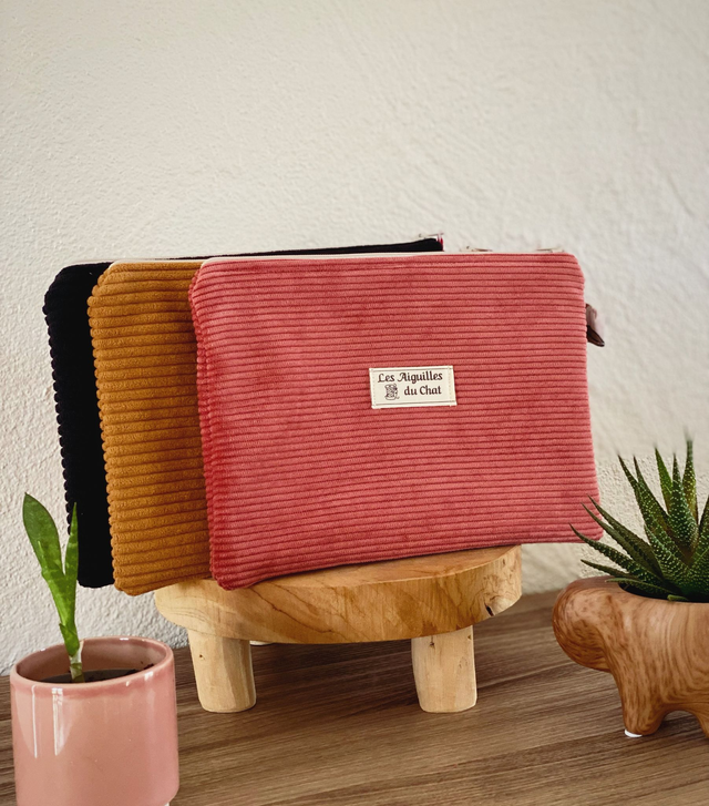 Trousse plate / pochette en velours côtelé