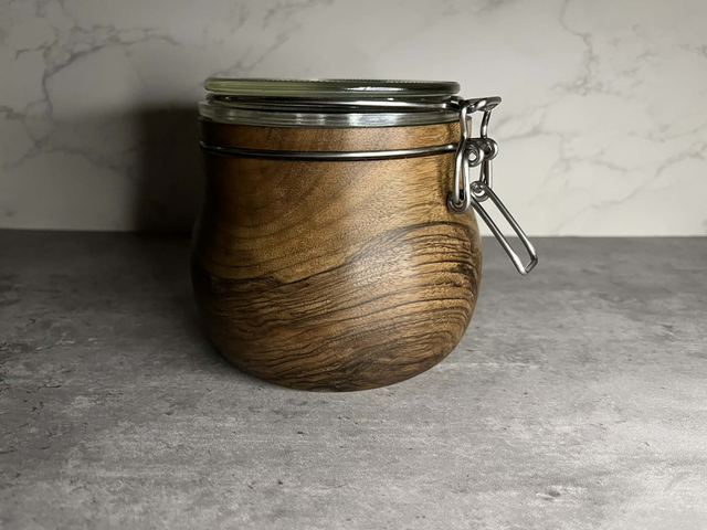 Pot type le parfait en noyer 