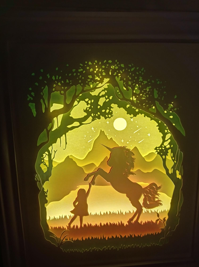 Boîte à lumière "Licorne et petite fille"
