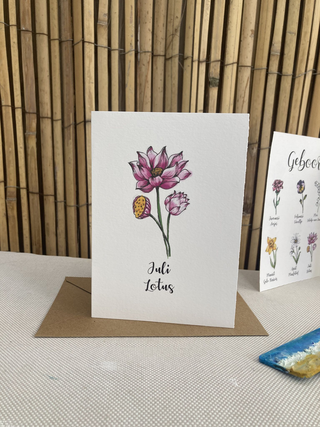 Ansichtkaart Geboortebloem Juli Lotus in kleur, inclusief envelop, van originele tekening, met of zonder tekst