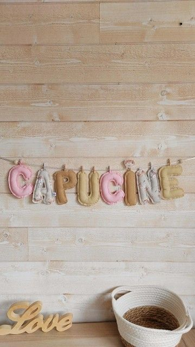 Guirlande prénom modèle CAPUCINE