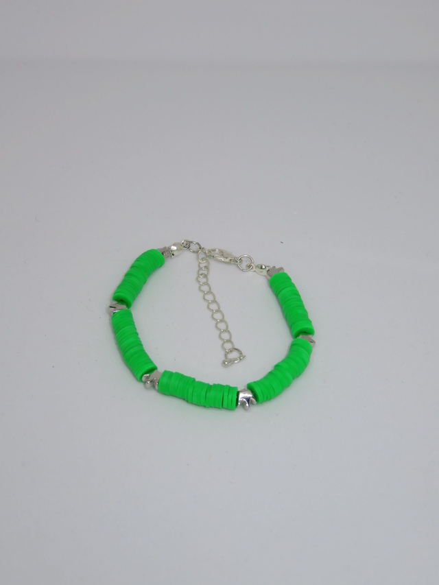 Bracelet en perle Heishi et perle argentée