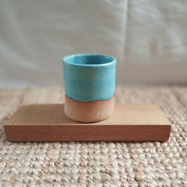 Tasse sans anse, argile rouge, émail turquoise