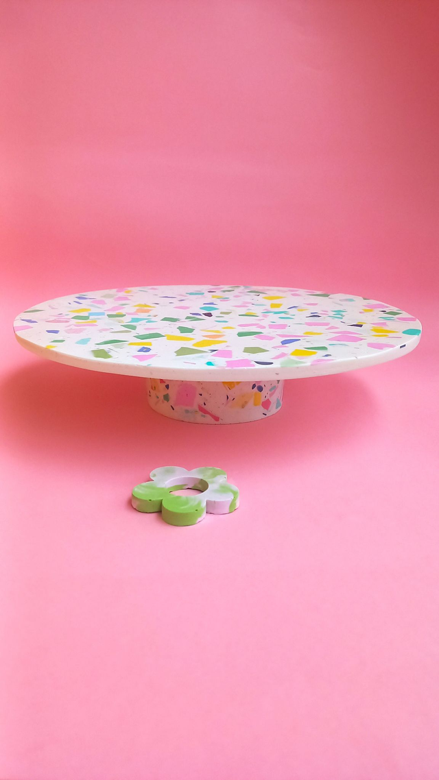 Okrągła patera lastryko na ciasto, owoce na okrągłej, zdejmowanej nóżce