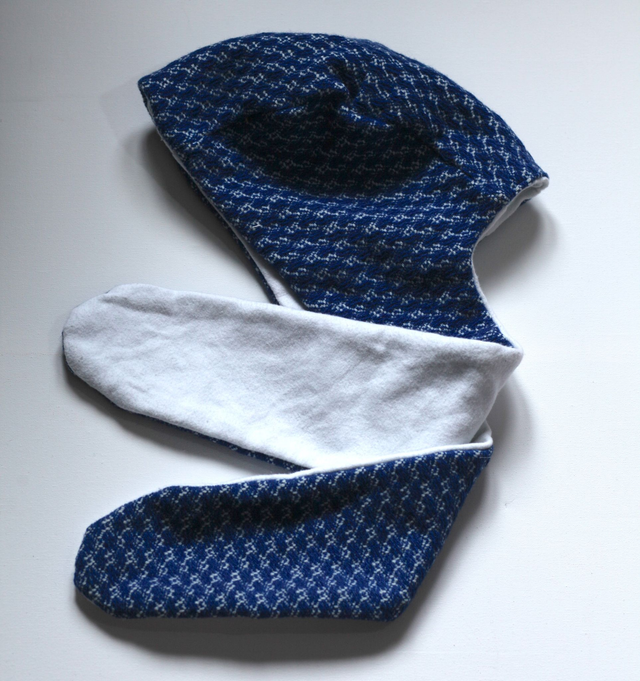 blue/white hood-scarf