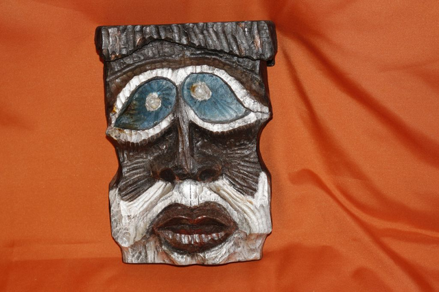 Holzskulptur, farbig gefasst, 2 Gesichter