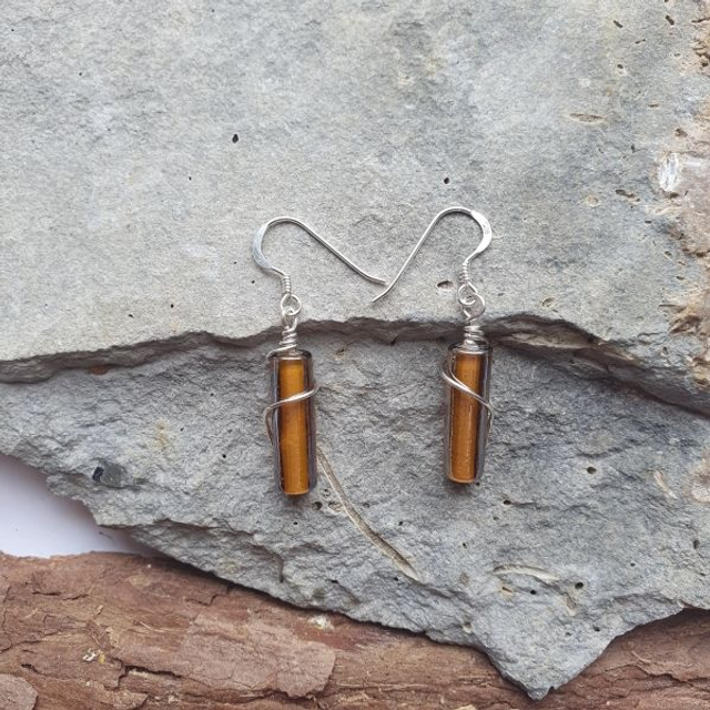 Amber coloured glass twirl earrings - 003eoB