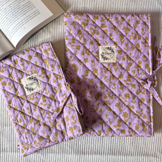 Pochette à livre matelassée fleurs lilas