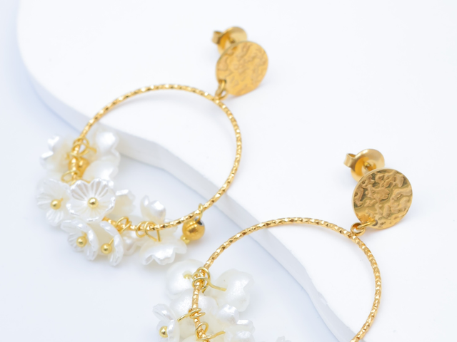 Boucles créole fleur perle de nacre