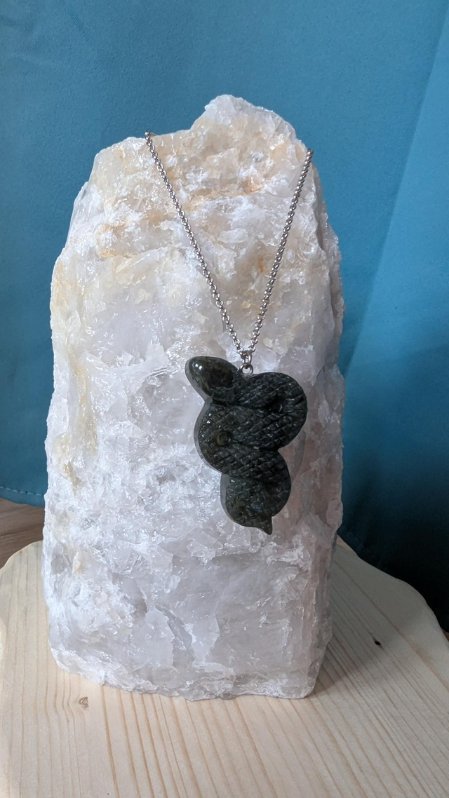 Pendentif serpent en Labradorite 