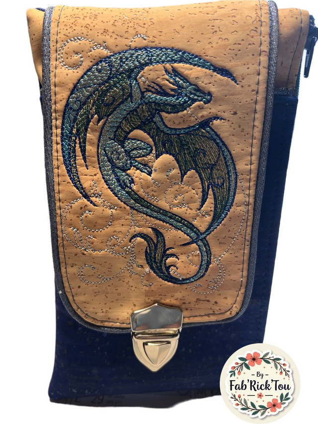 Pochette téléphone  brodée