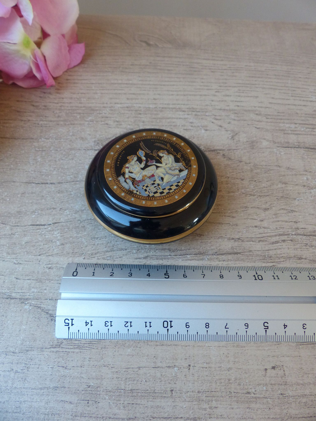 Petite boîte à bijoux en céramique grecque – Motif Aphrodite Déesse de l'Amour – Bordure dorée à l’or 24K – Cadeau romantique et décoratif