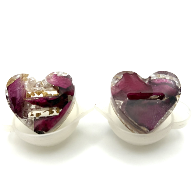 Porte bague pétales de roses, perles et feuilles d’or