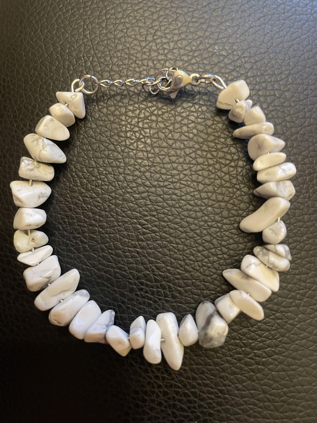 Bracelet réglable Howlite chips