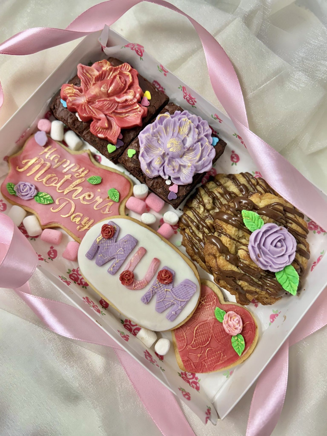 Mother’s Day Brownies, Chunky chocolate chip Cookies, vanilla biscuits 