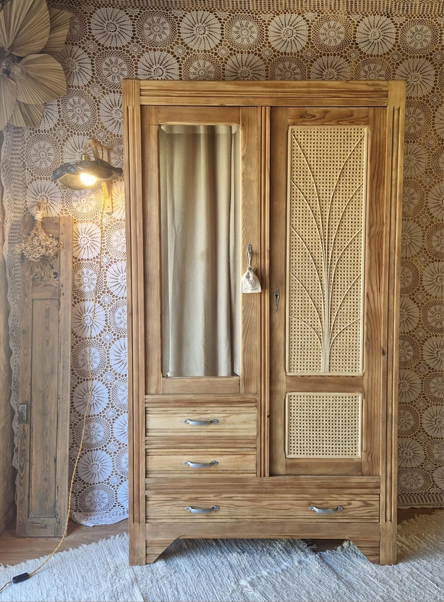 Armoire parisienne 