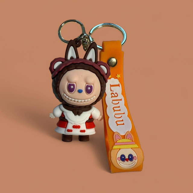 0656 - Labubu - bruin - rood witte jurk